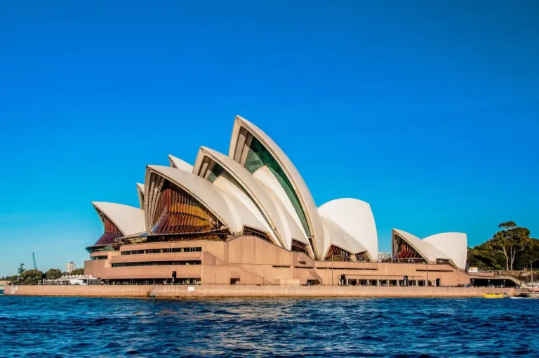 sydney opera building